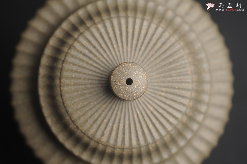 紫砂壶图片：美壶特惠 精致青段剑流德中壶 茶人醉爱 - 美壶网