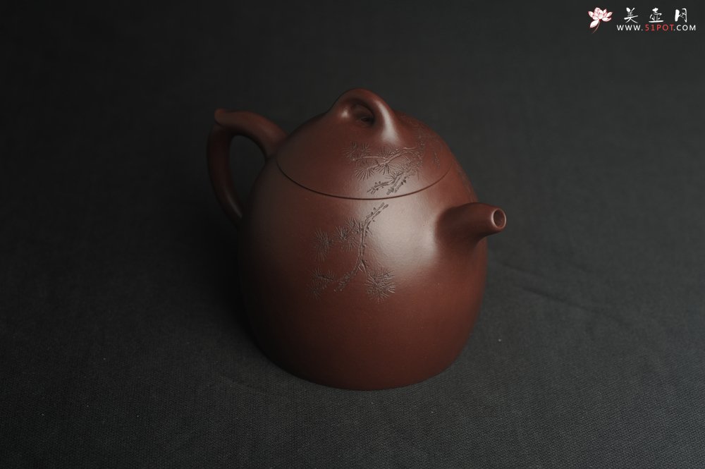 紫砂壶图片：美壶特惠 超精致老紫泥秦权壶 装饰通景长青松 特文气 不输2000元做工 - 美壶网