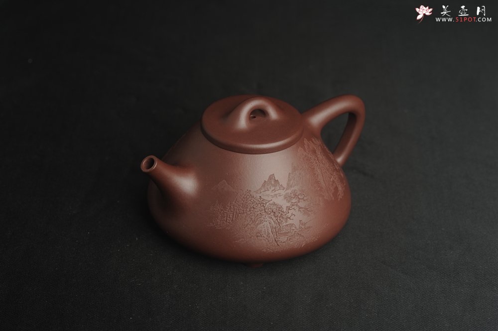 紫砂壶图片：油润底曹青 全手工特好子冶石瓢 强强联合工艺师刘彦飞装饰山水图 特文气 - 美壶网