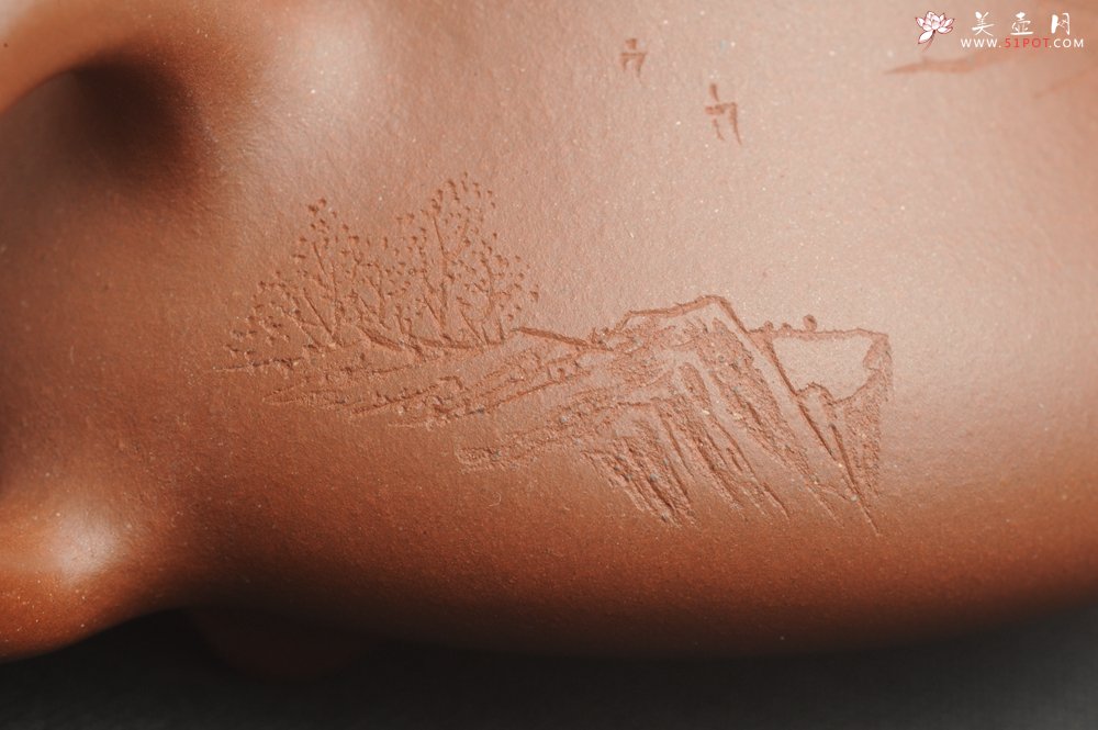 紫砂壶图片：特好底曹青全手工扁瓢  装饰山水 特文气 - 美壶网