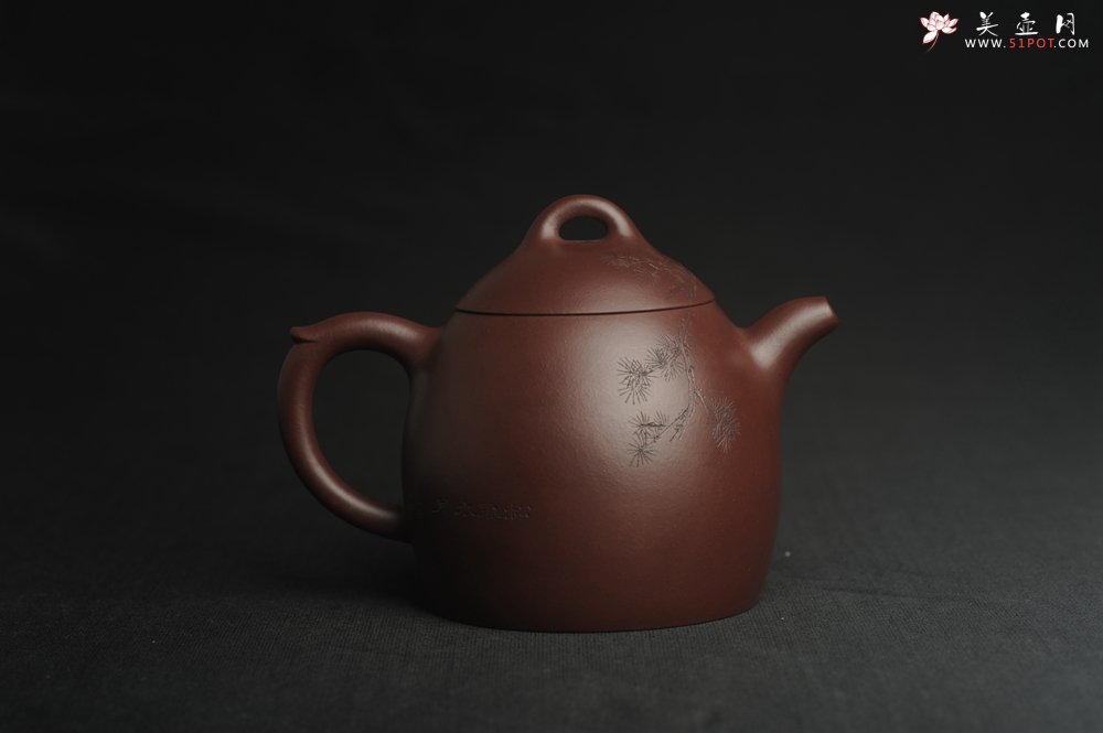 紫砂壶图片：美壶特惠 超精致老紫泥秦权壶 装饰通景长青松 特文气 不输2000元做工 - 美壶网