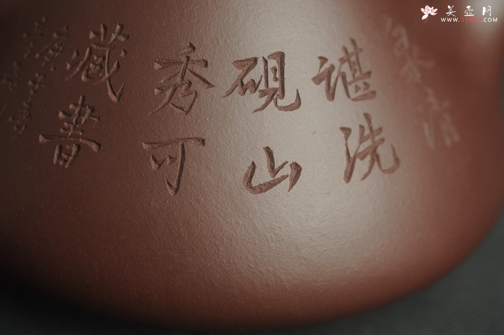 紫砂壶图片：油润底曹青 全手工特好子冶石瓢 强强联合工艺师刘彦飞装饰山水图 特文气 - 美壶网