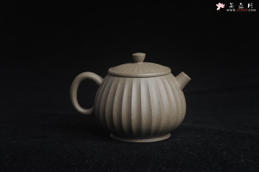 紫砂壶图片：美壶特惠 精致青段筋纹矮巨轮壶 - 美壶网