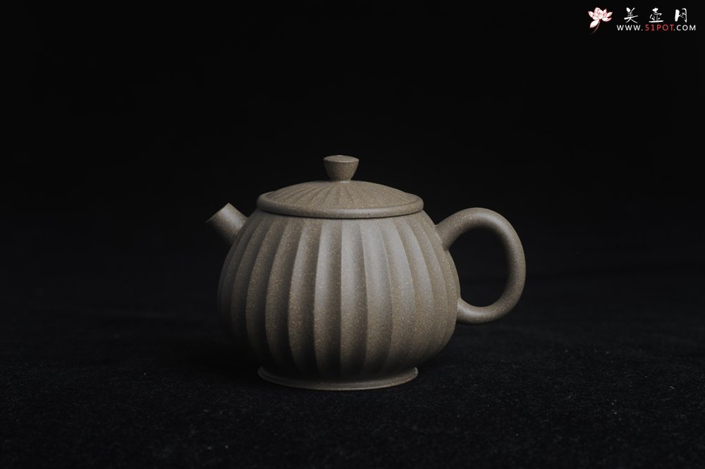 紫砂壶图片：美壶特惠 精致青段筋纹矮巨轮壶 - 美壶网