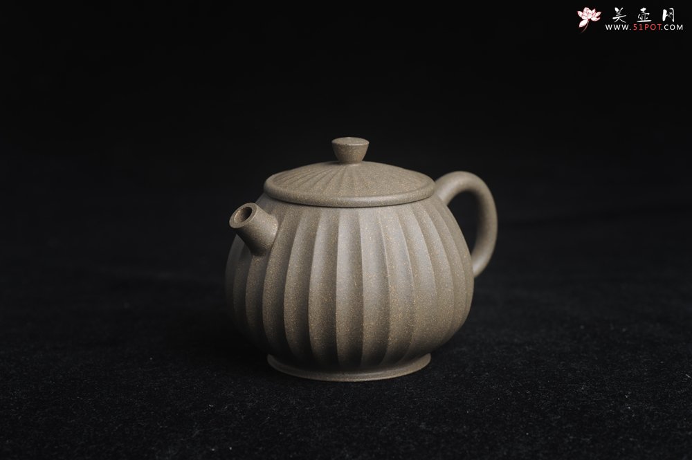 紫砂壶图片：美壶特惠 精致青段筋纹矮巨轮壶 - 美壶网