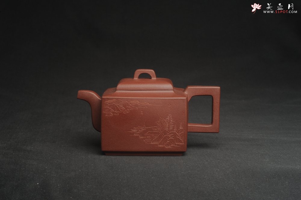 紫砂壶图片：全手工优质紫红泥精致亚明四方壶 装饰山水图 特文气 - 美壶网