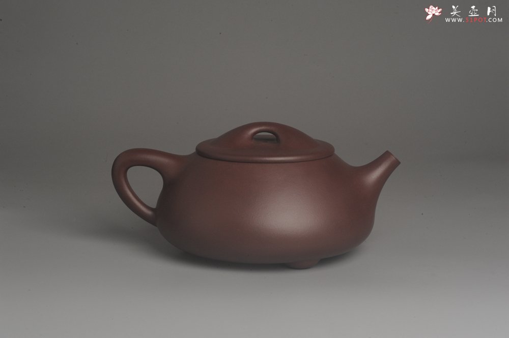 紫砂壶图片：美壶特惠 学学老师超大精致紫泥祥云满瓢茶壶 茶人醉爱 - 美壶网