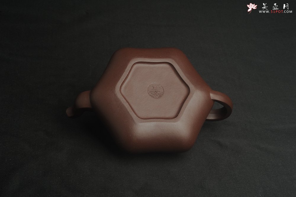 紫砂壶图片：美壶特惠 精致老紫泥六方福缘壶 茶人醉爱 - 美壶网