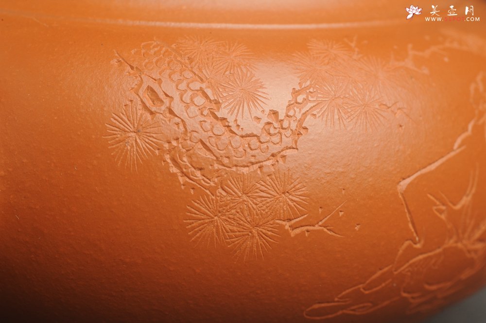 紫砂壶图片：潜力股周小培全手演绎朱泥笑樱壶 中品难度大 方健老师装饰对弈图 - 美壶网