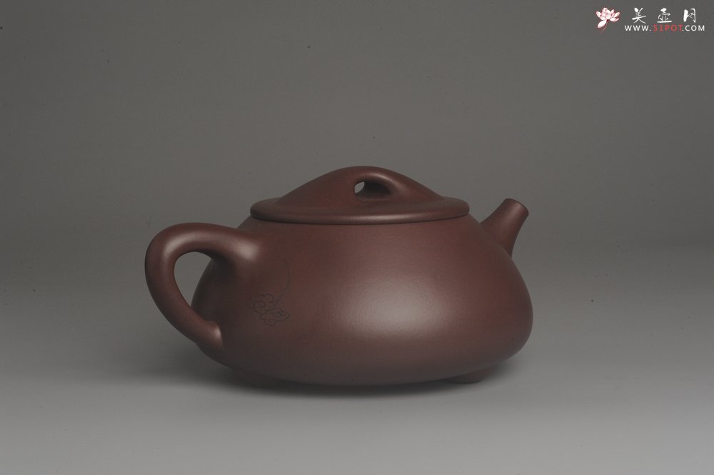 紫砂壶图片：美壶特惠 学学老师超大精致紫泥祥云满瓢茶壶 茶人醉爱 - 美壶网