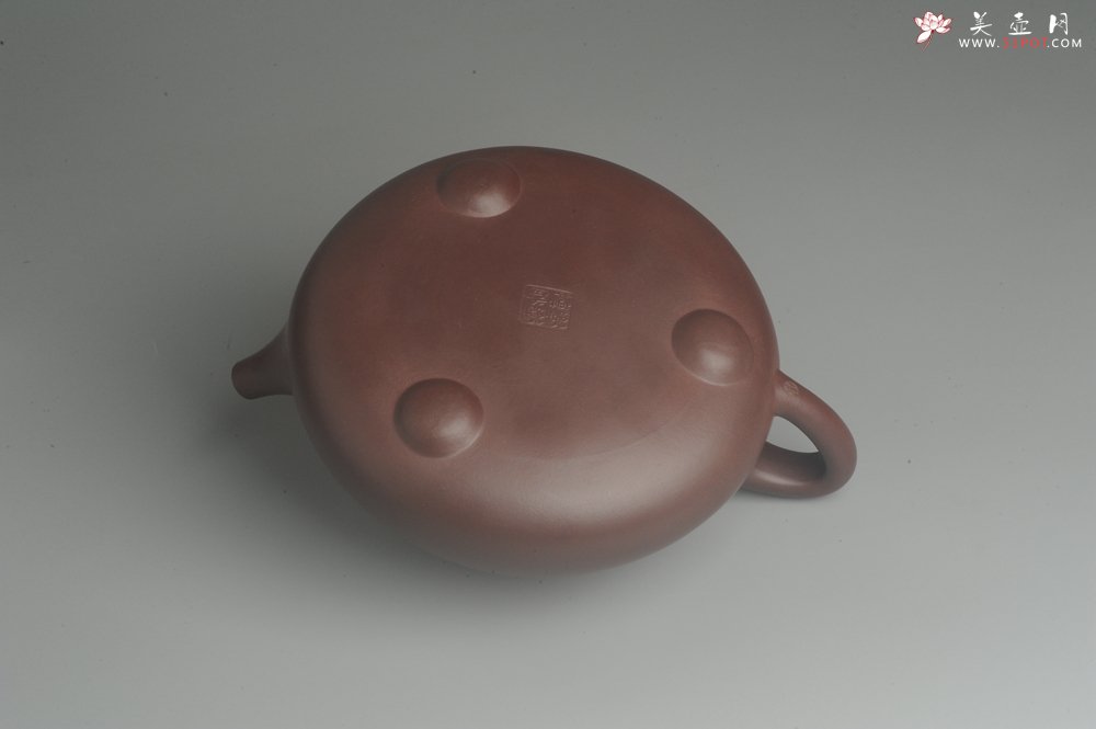 紫砂壶图片：美壶特惠 学学老师超大精致紫泥祥云满瓢茶壶 茶人醉爱 - 美壶网