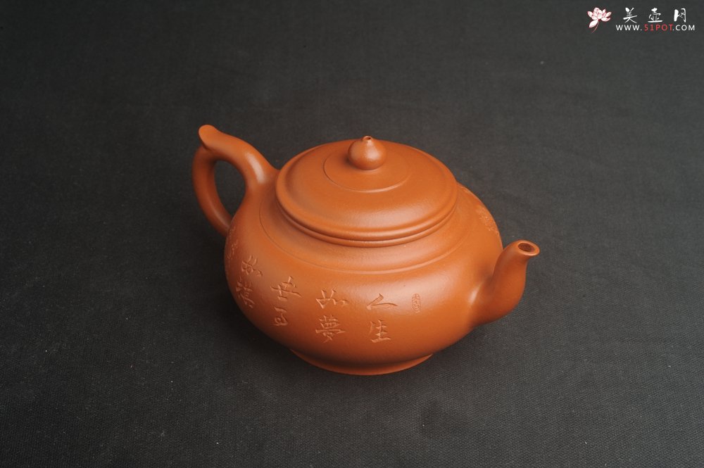 紫砂壶图片：潜力股周小培全手演绎朱泥笑樱壶 中品难度大 方健老师装饰对弈图 - 美壶网