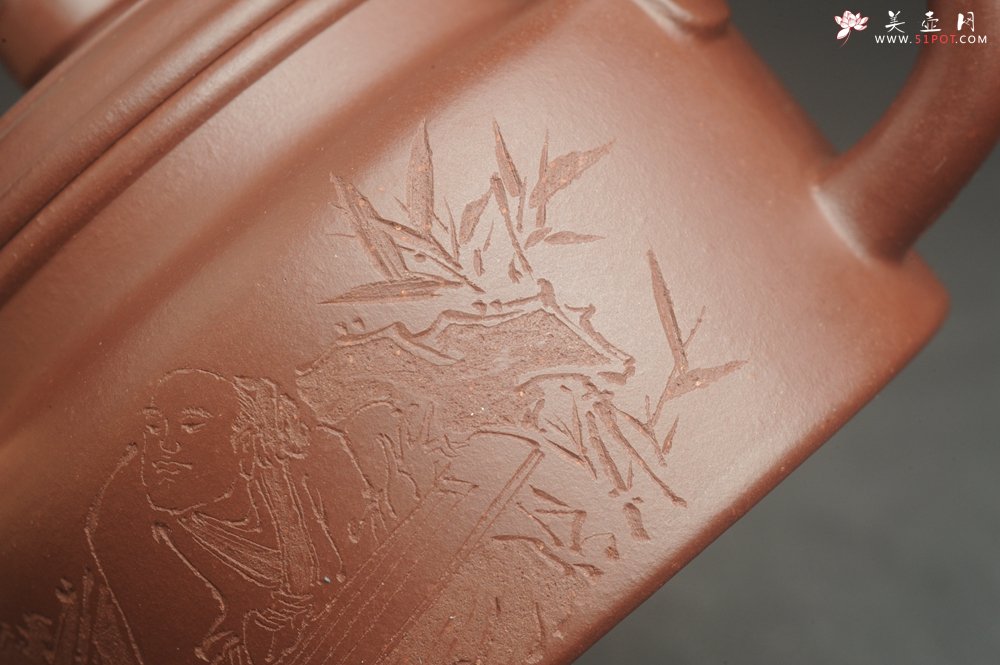 紫砂壶图片：油润黄龙山4号深井红皮龙 全手工德中壶 做工特好 装饰抚琴图 特文气 - 美壶网
