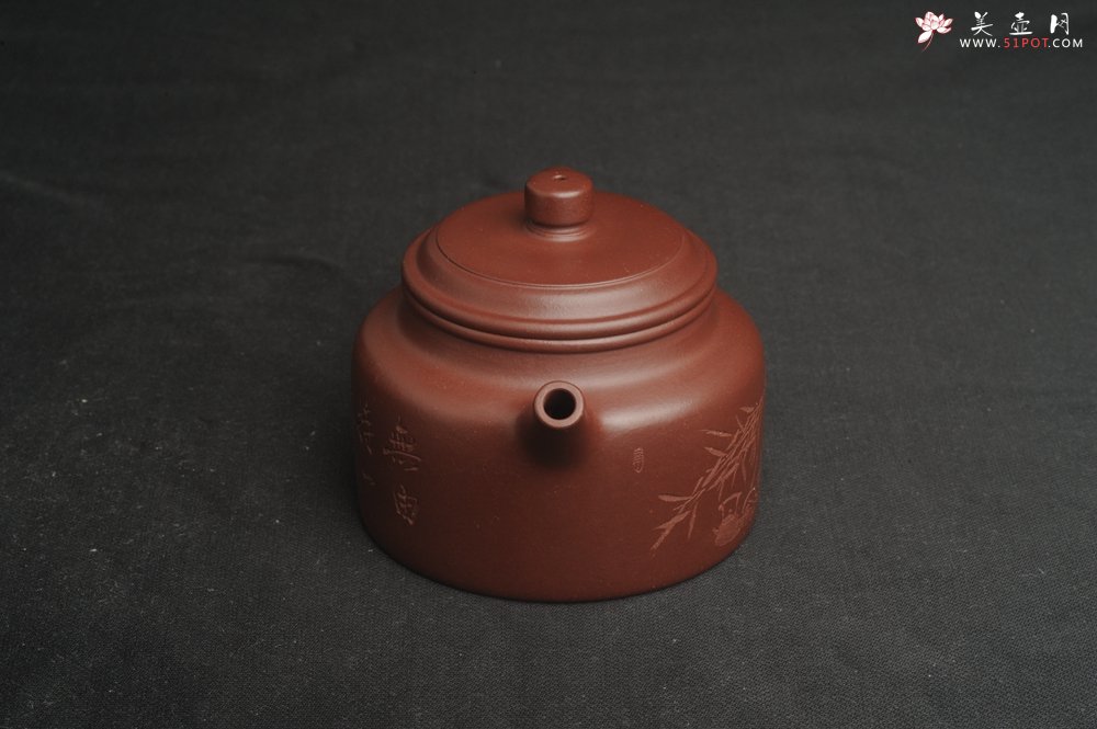 紫砂壶图片：油润黄龙山4号深井红皮龙 全手工德中壶 做工特好 装饰人物特文气 - 美壶网