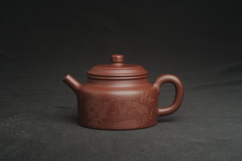 周小培紫砂壶 油润黄龙山4号深井红皮龙 全手工德中壶 做工特好 装饰抚琴图 特文气 红皮龙