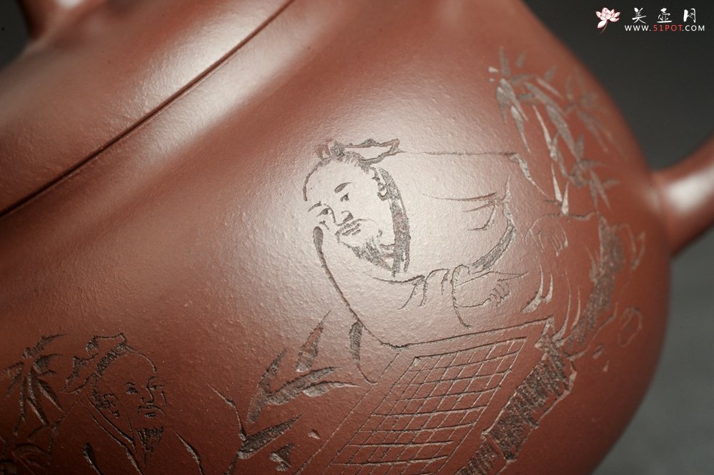 紫砂壶图片：特油润底曹青 全手工一捺底景舟茄段 装饰人物特文气 期待与亲结缘 - 美壶网