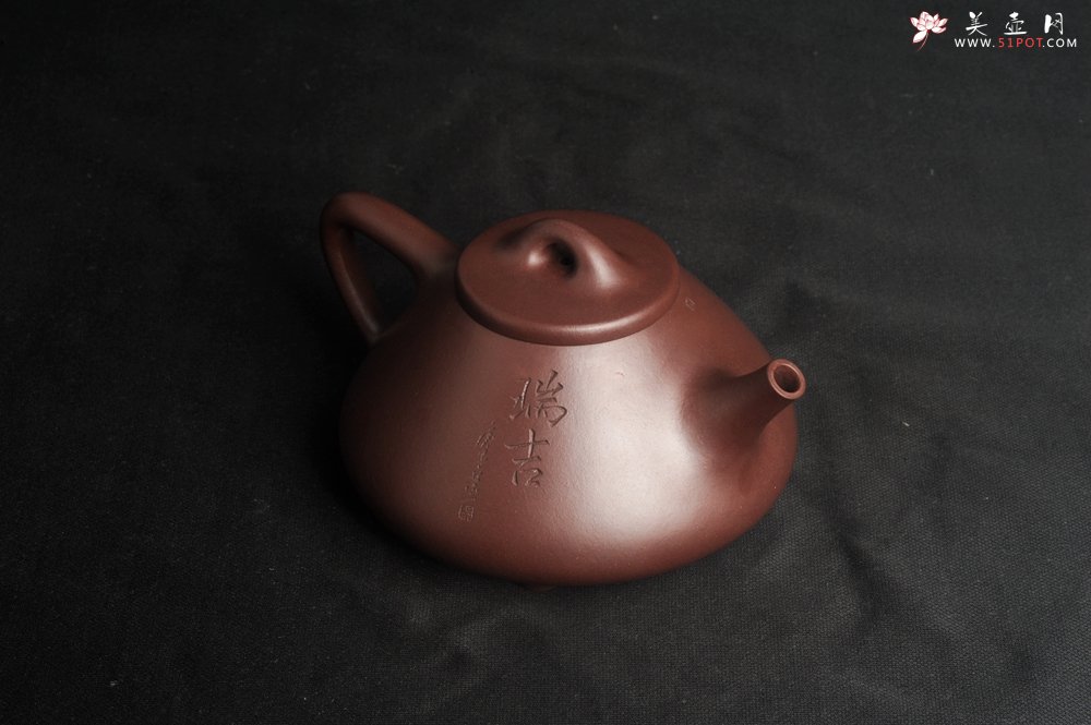 紫砂壶图片：特油润底曹青 全手工子冶石瓢 助工装饰瑞兽 - 美壶网