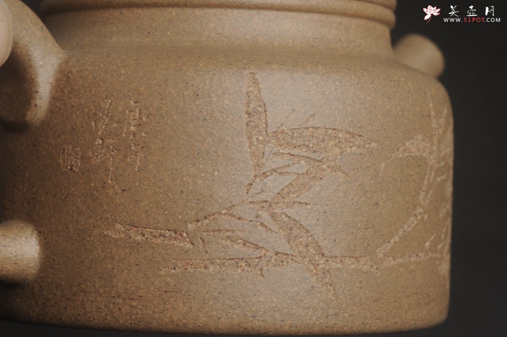 紫砂壶图片：高温油润黄龙山本山老段泥 全手工德中壶 做工特好 居不可无竹 竹笛清风 - 美壶网