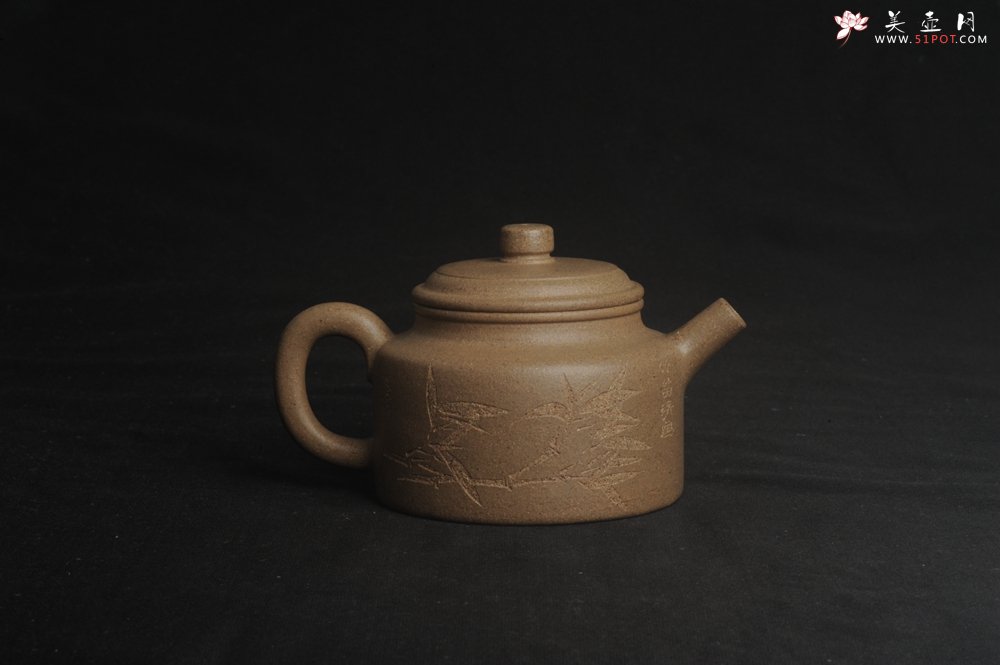 紫砂壶图片：高温油润黄龙山本山老段泥 全手工德中壶 做工特好 居不可无竹 竹笛清风 - 美壶网