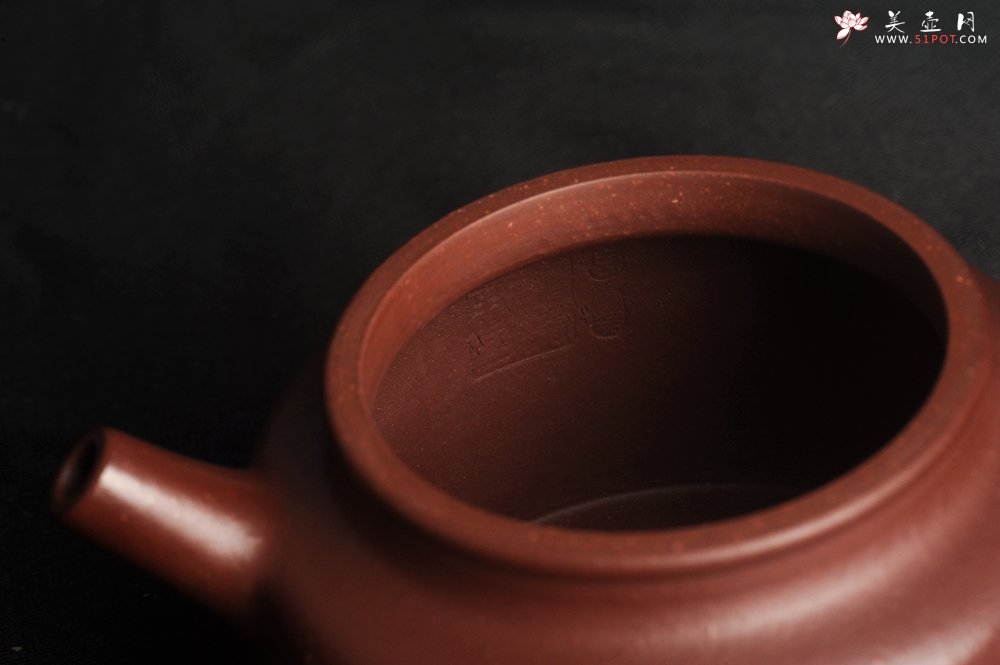 紫砂壶图片：油润黄龙山4号深井红皮龙 全手工德中壶 做工特好 装饰庄周梦蝶图 特文气 - 美壶网