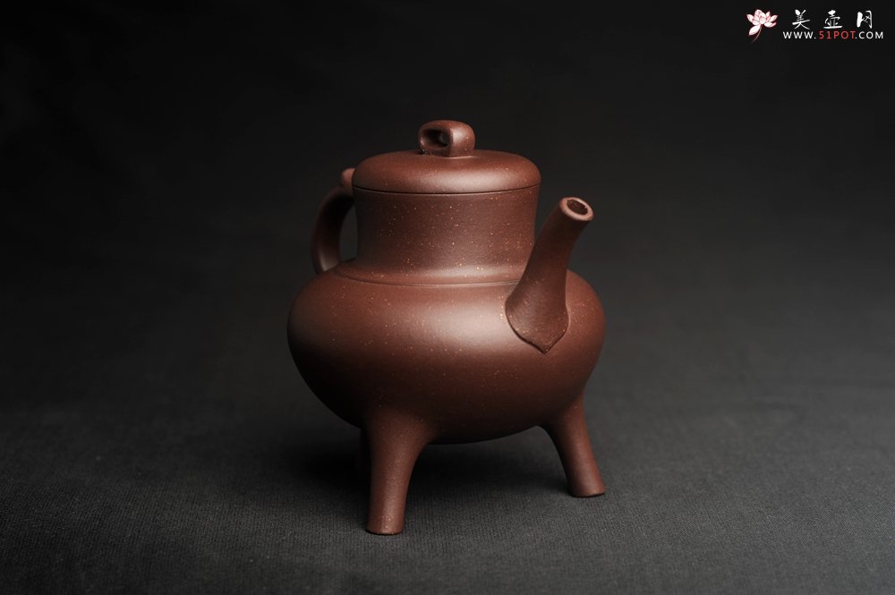 紫砂壶图片：美壶特惠  精致紫泥三足鼎壶 茶人醉爱 - 美壶网