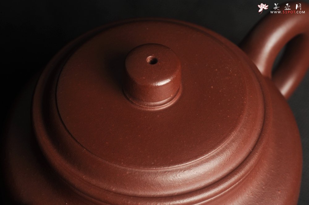 紫砂壶图片：油润黄龙山4号深井红皮龙 全手工德中壶 做工特好 装饰庄周梦蝶图 特文气 - 美壶网