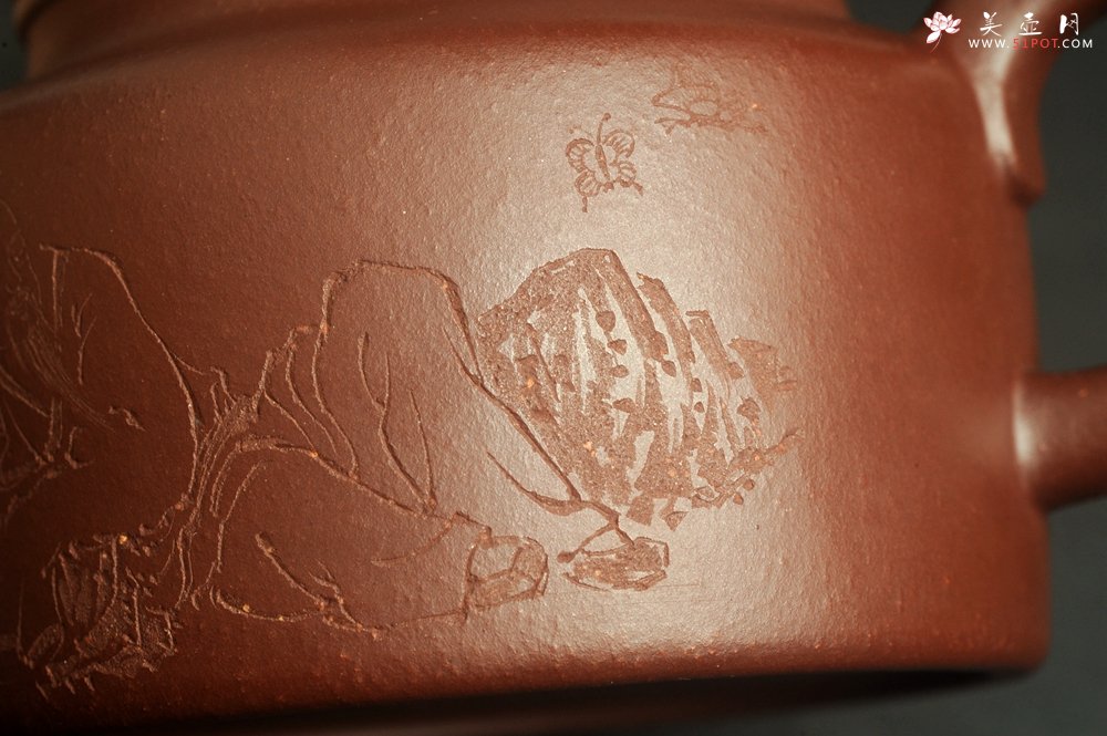 紫砂壶图片：油润黄龙山4号深井红皮龙 全手工德中壶 做工特好 装饰庄周梦蝶图 特文气 - 美壶网