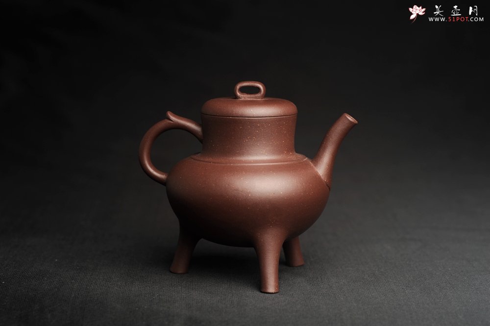 紫砂壶图片：美壶特惠  精致紫泥三足鼎壶 茶人醉爱 - 美壶网