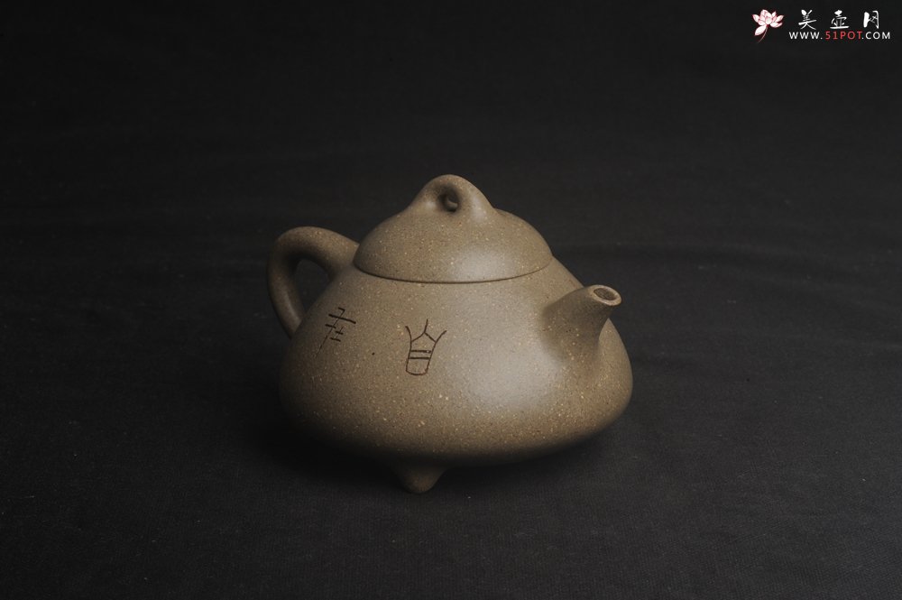紫砂壶图片：美壶特惠 美壶网特供限量极品高温四号井老青段 精工乳瓢茶壶 装饰人物图 特文气 - 美壶网