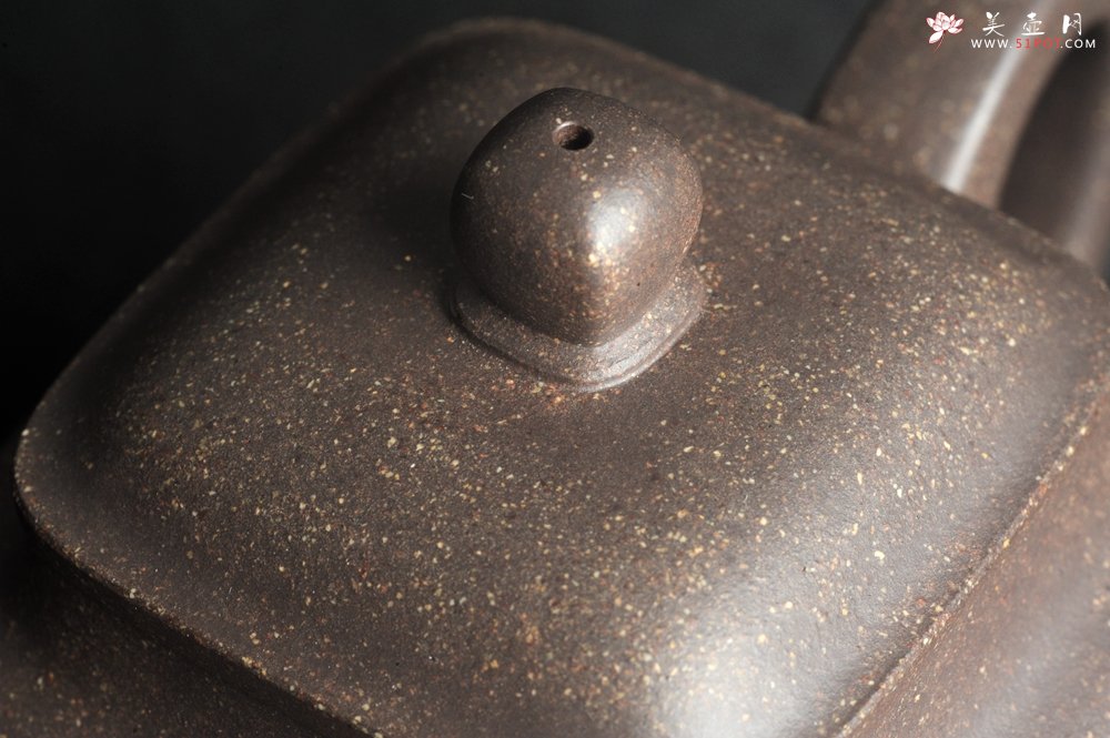 紫砂壶图片：实力派张海艳 全手工油润老青灰段泥重器鸣远四方 气势磅礴 用心之作 装饰拜石图特文气 - 美壶网