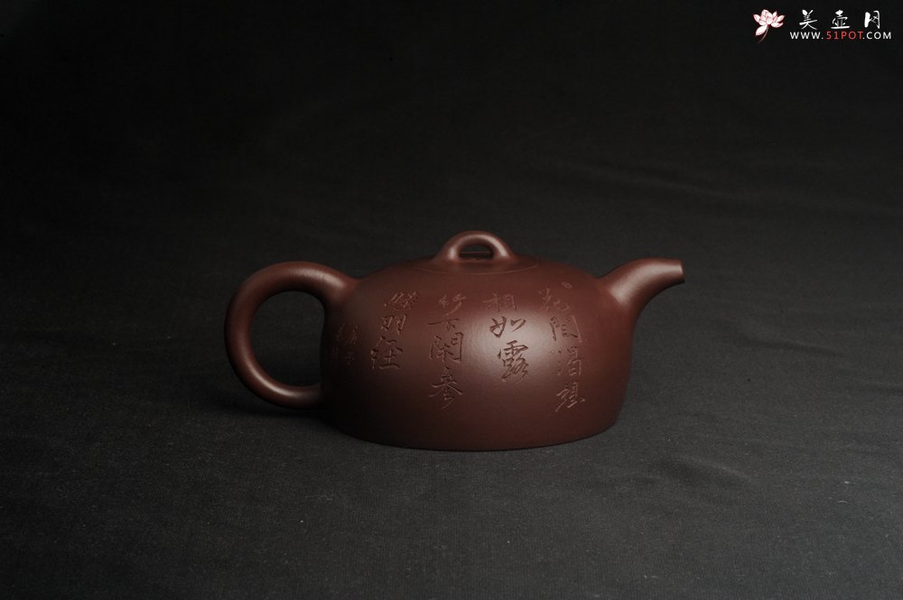 紫砂壶图片：潜力股周小培老师 油润底槽清 卡盖难度相当大 全手工大半月紫砂壶 梅花皎皎类美人 竹枝楚楚若君子 - 美壶网