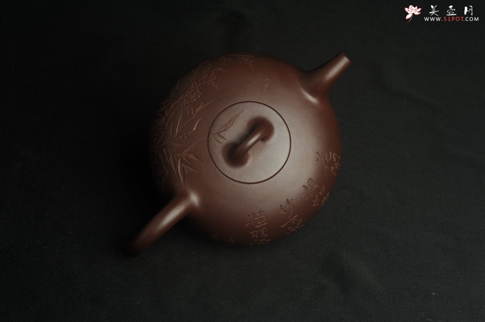 紫砂壶图片：潜力股周小培老师 油润底槽清 卡盖难度相当大 全手工大半月紫砂壶 梅花皎皎类美人 竹枝楚楚若君子 - 美壶网