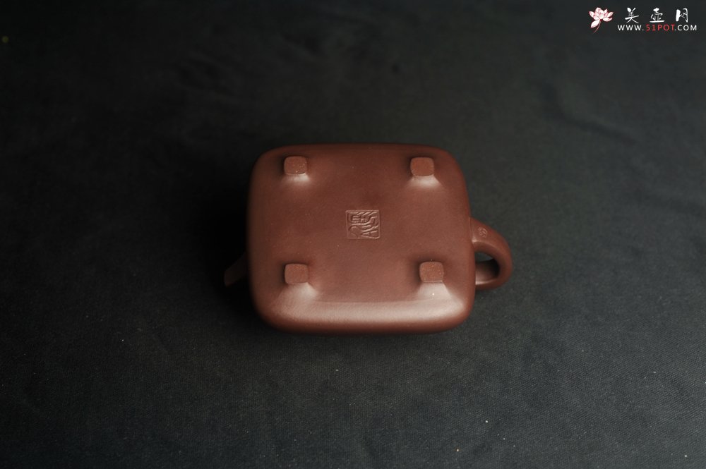 紫砂壶图片：美壶特惠 林旭陶 精致全手工混方石瓢 装饰人物特文气 明月一壶酒 - 美壶网