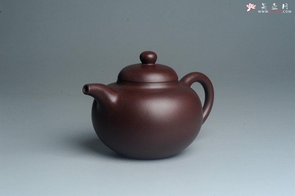 紫砂壶图片：潜力股周小培老师 原创全手工底槽青圆掇壶 - 美壶网