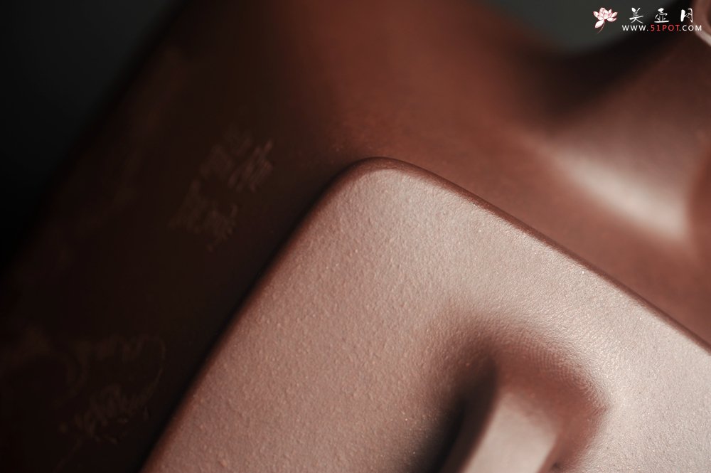 紫砂壶图片：美壶特惠 林旭陶 精致全手工混方石瓢 装饰人物特文气 此是诗仙坡老作 与君同试雨前茶 - 美壶网