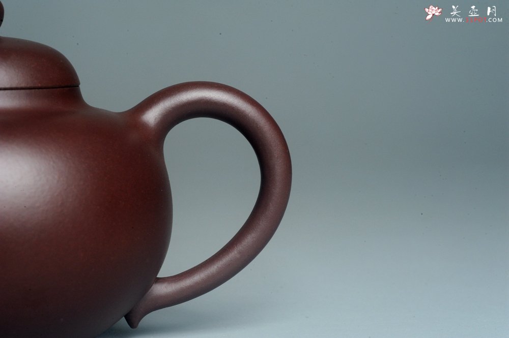 紫砂壶图片：潜力股周小培老师 原创全手工底槽青圆掇壶 - 美壶网
