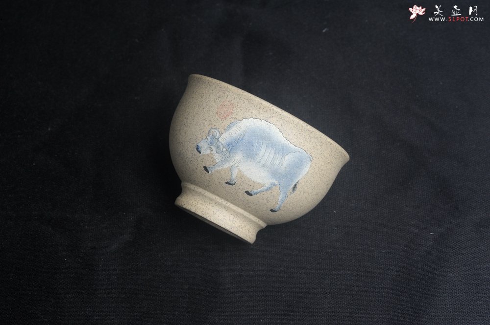 紫砂壶图片：美杯特惠 高温本山段泥 精致吉祥牛主人杯 高性价比 - 美壶网