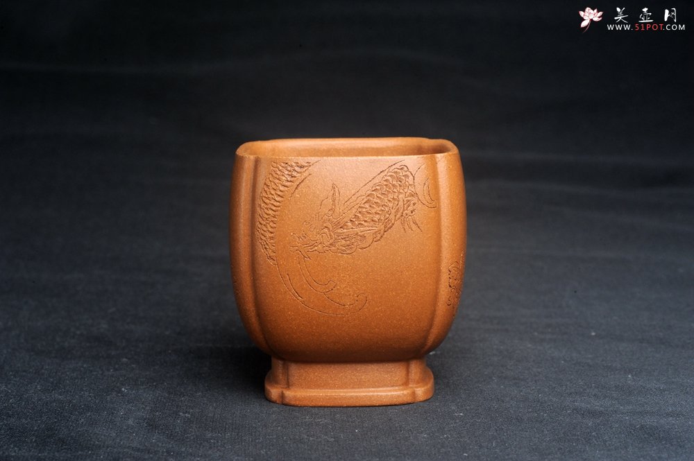 紫砂壶图片：美杯特惠 特好降坡泥 精致四方抽角大号主人杯 四面瑞兽 寓意吉祥 高性价比 - 美壶网