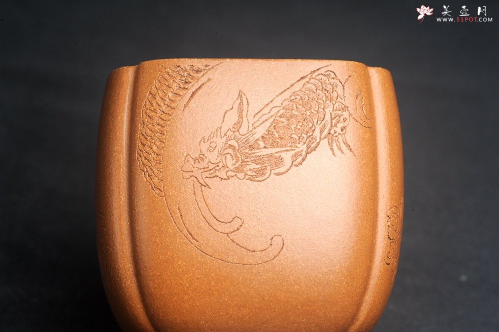 紫砂壶图片：美杯特惠 特好降坡泥 精致四方抽角大号主人杯 四面瑞兽 寓意吉祥 高性价比 - 美壶网