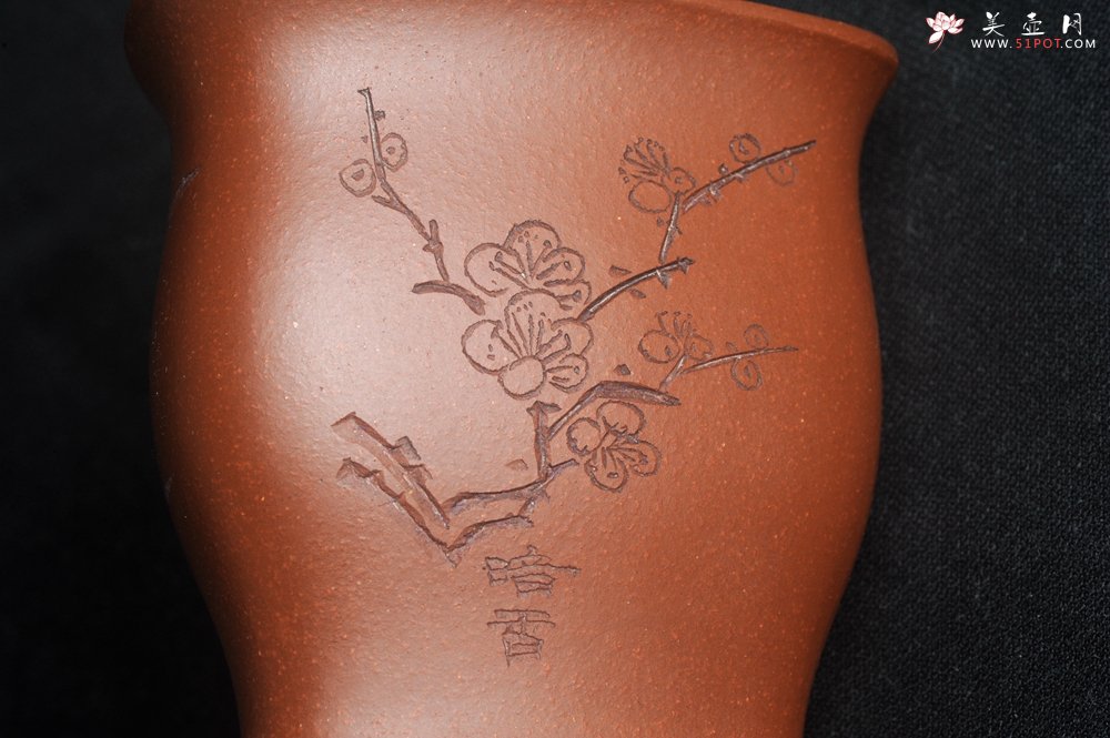 紫砂壶图片：美杯特惠 精致降坡泥三角主人杯 茶杯 梅香竹影青松 特文气 - 美壶网