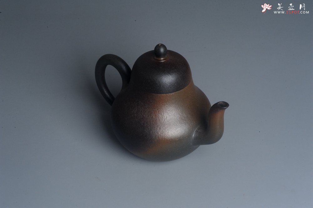 紫砂壶图片：美壶特惠 精致青灰泥柴烧思亭壶 - 美壶网