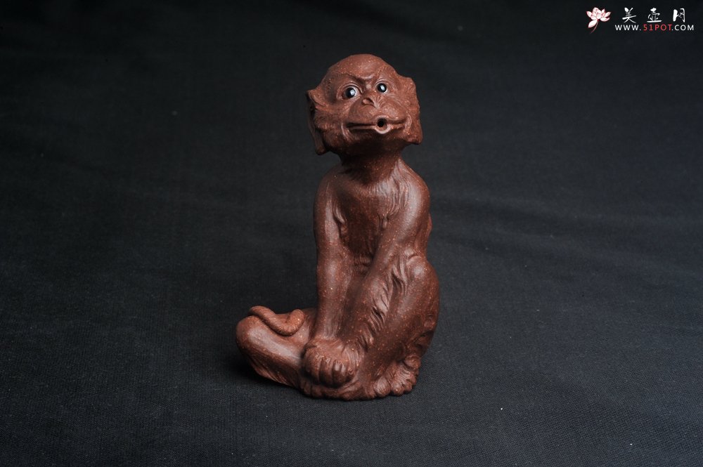 紫砂壶图片：美宠特惠 实力派工艺员姚老师 预计明年升助工 超精品老紫泥紫砂美猴灵猴茶宠 高11cm  肌理丰富生 - 美壶网