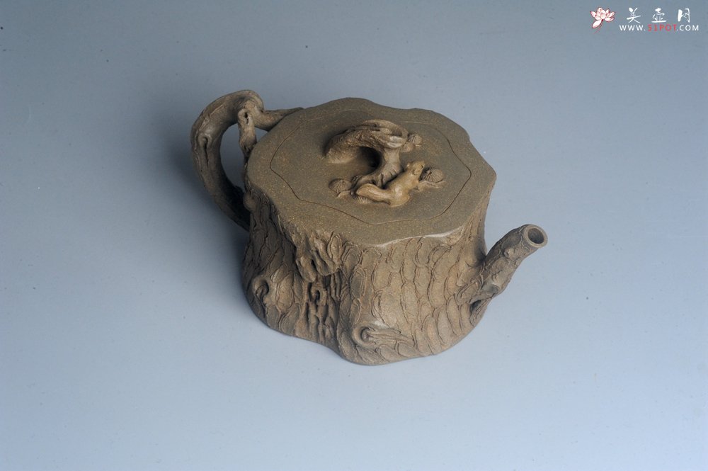 紫砂壶图片：潜力股赵老师 全手工青段松桩壶 松鼠跃然壶盖特有趣 肌理丰富 期待与您结缘 - 美壶网
