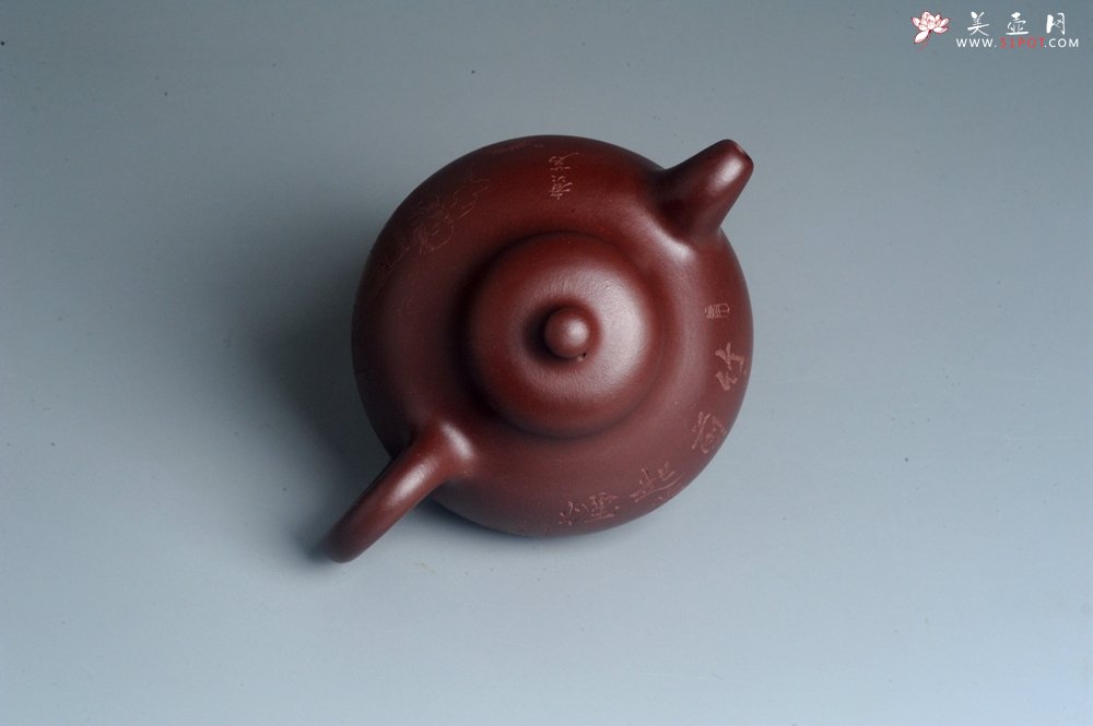 紫砂壶图片：潜力股周小培老师 4号井深井红皮龙 超精致全手工三足乳鼎茶壶 竹里煎 起茶烟 - 美壶网