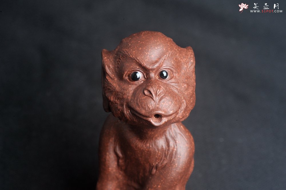 紫砂壶图片：美宠特惠 实力派工艺员姚老师 预计明年升助工 超精品老紫泥紫砂美猴灵猴茶宠 高11cm  肌理丰富生 - 美壶网