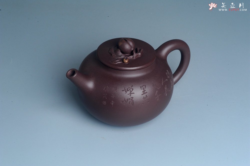 紫砂壶图片：实力派助工周斌 优质底槽清全手工精工 原创寿桃壶  陶兴双刀装饰 特文气 但愿人长久千里共婵娟 - 美壶网