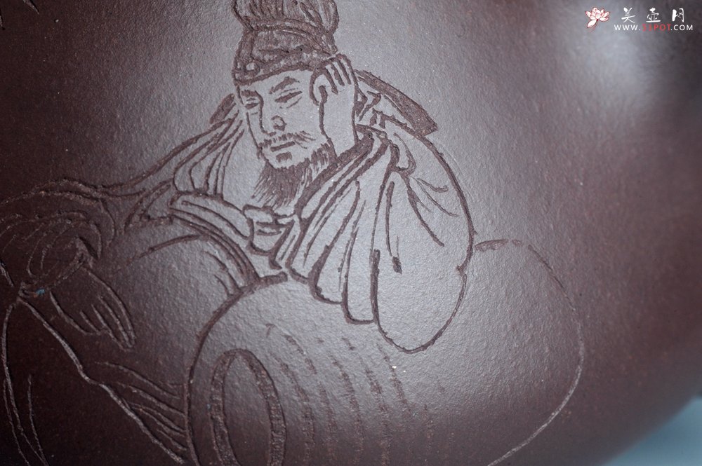 紫砂壶图片：实力派工艺师周斌 优质底槽青全手工精工 满瓢壶 张听钢装饰人物 明月一壶酒 清风万卷书 - 美壶网