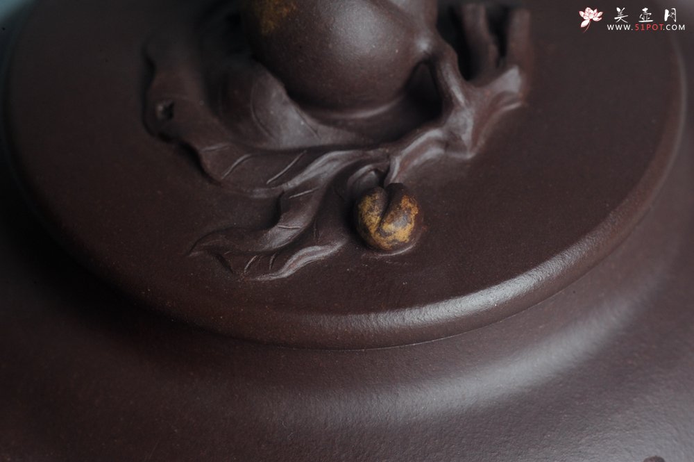 紫砂壶图片：实力派助工周斌 优质底槽清全手工精工 原创寿桃壶  陶兴双刀装饰 特文气 但愿人长久千里共婵娟 - 美壶网