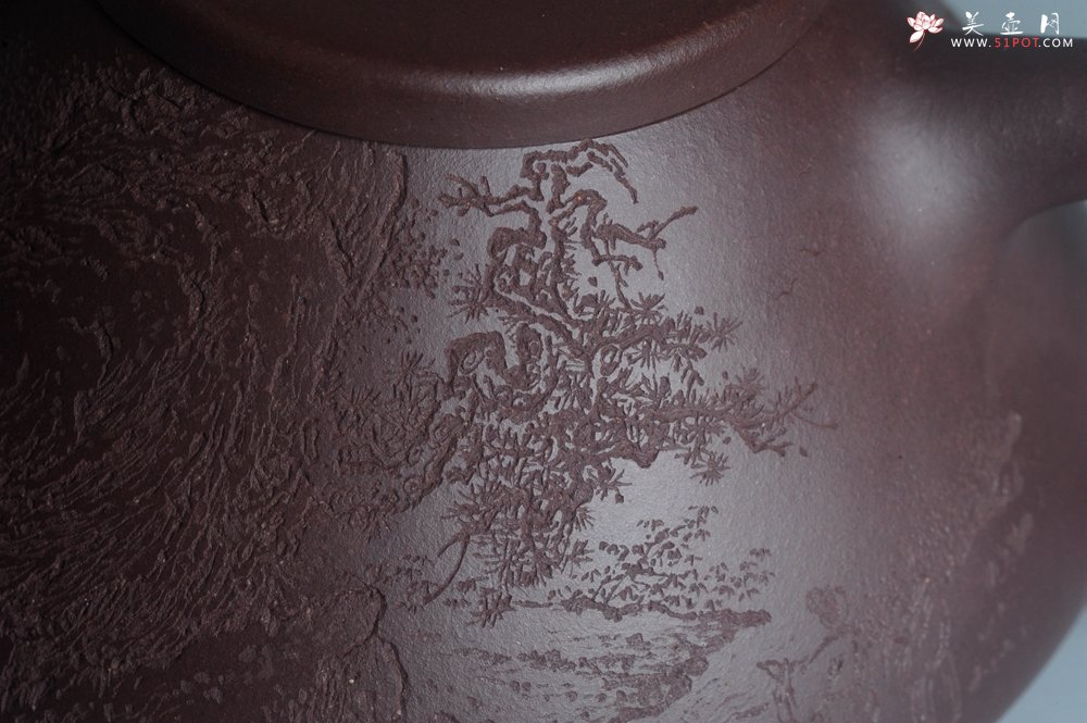 紫砂壶图片：实力派助工周斌 优质底槽青全手工精工 子冶石瓢壶 张听钢精刻山水 青山似欲留人住  香茗何妨为客尝 - 美壶网