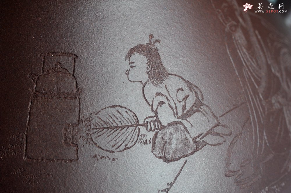 紫砂壶图片：实力派工艺师周斌 优质底槽青全手工精工 子冶石瓢壶 张听钢装饰人物 平生衣食随缘好 过得清闲便是仙 - 美壶网